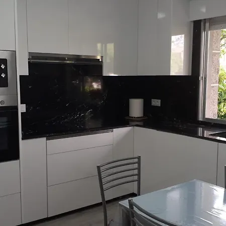 Casa Con Jardin A 200 Metros Playa De Areas En *